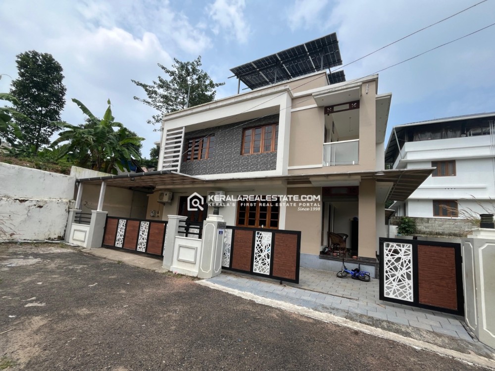  4 BHK HOUSE FOR SALE IN THOPPUMPADY, ERNAKULAM