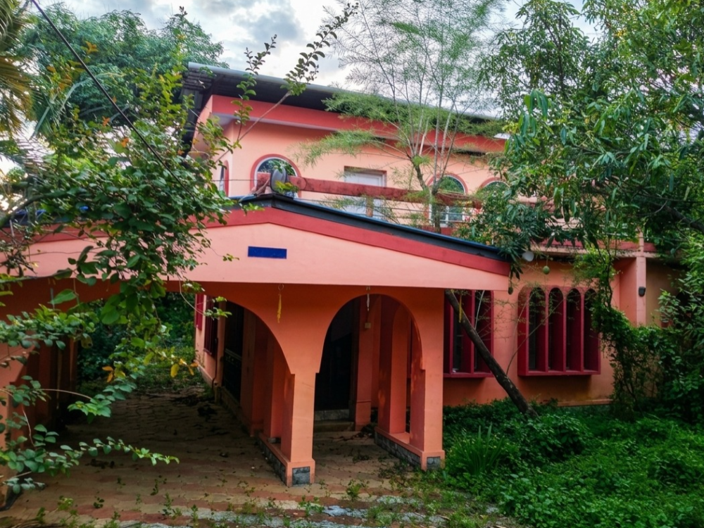 Old House on 30 Cents for Sale in Ashramom, Kollam