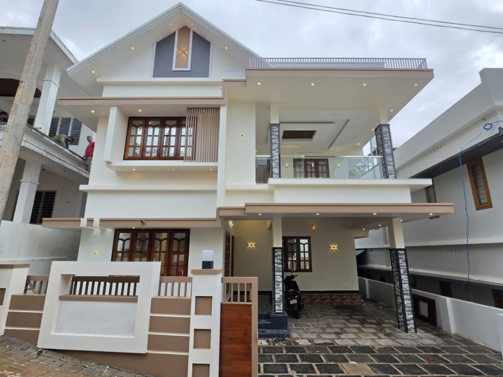 4 BHK POSH NEW HOUSE FOR SALE IN PARAKODE, PALLIKKARA, ERNAKULAM 