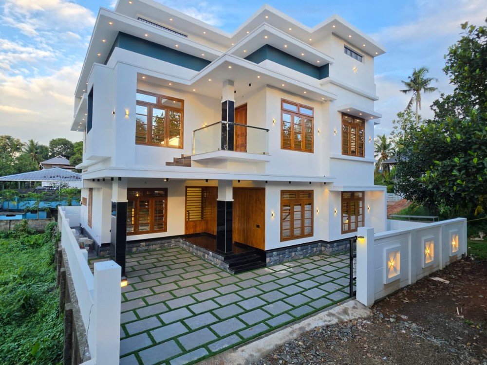 4 BHK POSH HOUSE FOR SALE IN KOMBARA, KALAMASSERY, NEAR MEDICAL COLLEGE,ERNAKULAM