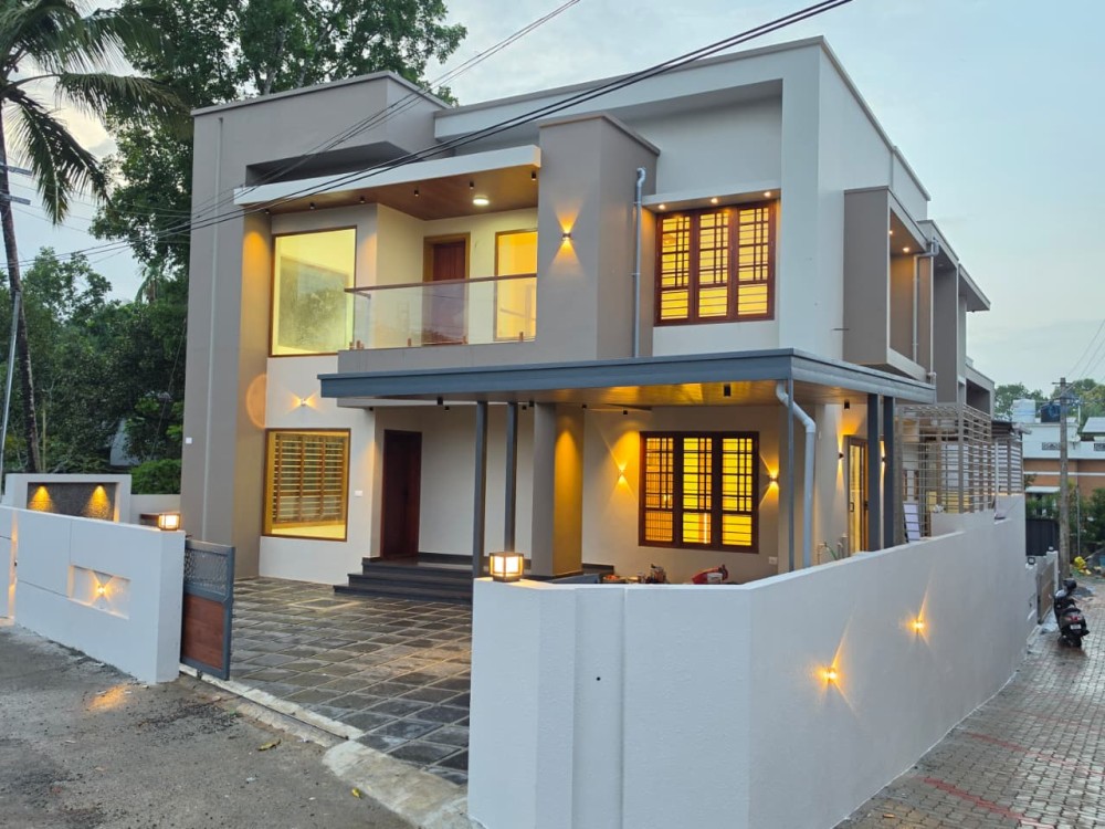 4 BHK POSH HOUSE FOR SALE IN POOKKATTUPADY, KAKKANAD, ERNAKULAM