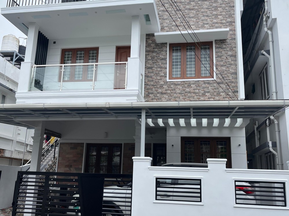 5 BHK House for Sale in Chalikkavattom, Vennala Road, Ernakulam