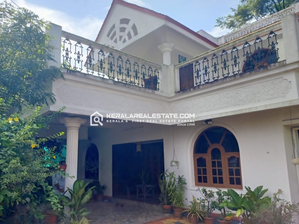 House for Sale in Thottakkattukara, Aluva, Ernakulam 