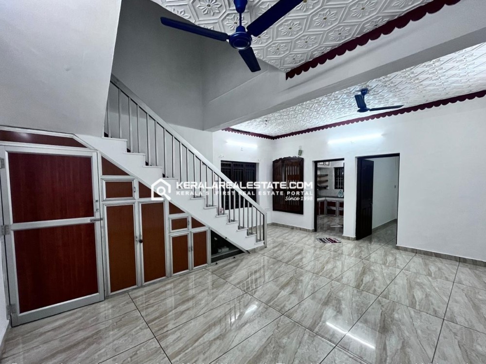 4 BHK House for Rent in Poonithura, Ernakulam 